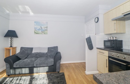 Paignton Cottage | DEVON SEASIDE APARTMENT, family friendly, with pool in Paignton