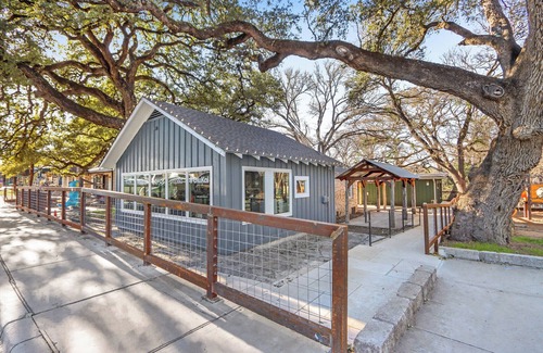 Wimberley Cabin | Dew Drop Inn I Creek access, downtown