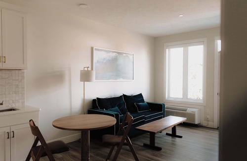 Elk Rapids Apartment | Dexter Suite - 2 Queen Beds | Sleeper Sofa - Accessible