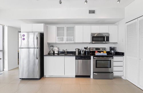 North Beach Apartment | Dharma Home Suites Miami at Monte Carlo