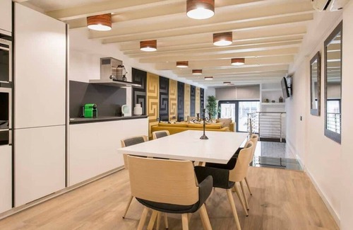 Dreta de l'Eixample Apartment | Diagonal Amazing 3BD with private garden