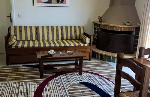 Sarakiniko Apartment | Diakopto beachfront, comfort 2BR apartment (Punda Beach) -unit1-
