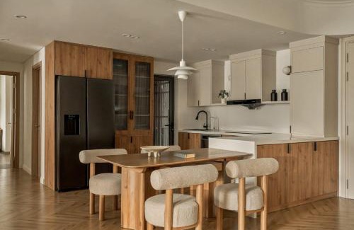 Hai Ba Trung Apartment | DIAMOND Elegant Loft-Central French Quarter-Skyline Rooftop Pool-Late Checkout Free