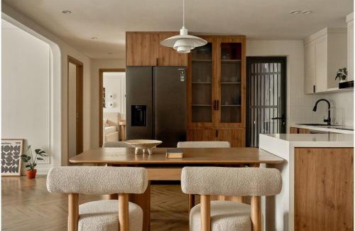 Hai Ba Trung Apartment | DIAMOND Elegant Loft-Central French Quarter-Skyline Rooftop Pool-Late Checkout Free