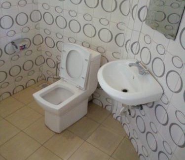 Gulu Hotel | Dich Comfort Hotel University Branch
