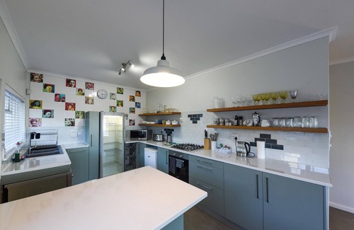 Gordons Bay Central Apartment | Die Badhuis - Fabulous living with private pool - Sleeps 4
