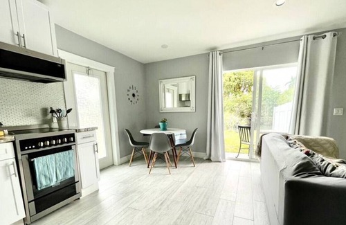 Golden Gate House | Diego's Blue guest house in Naples area.