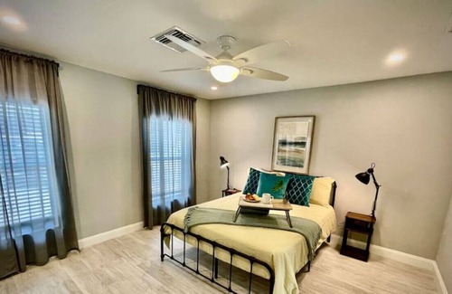 Golden Gate House | Diego's Blue guest house in Naples area.
