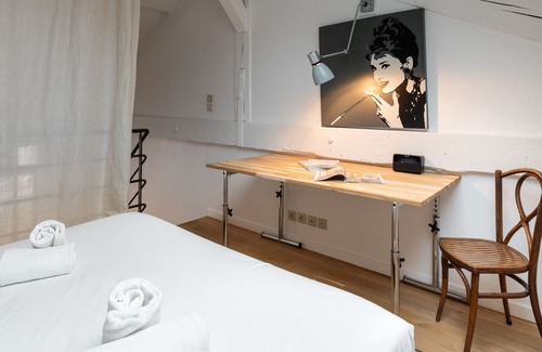 Charpennes - Charmettes Apartment | DIFY Style Black - Charpennes