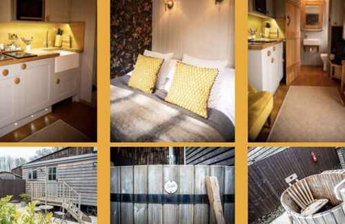 Foolow Cottage | Digby's Hut - sleeps 2 guests in 1 bedroom