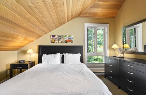 Whistler Cay Heights House | Digital nomad's heaven near village
