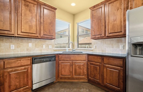 Heritage Hills House | Digital nomads! Private Yard+Fast wifi+2 monitor office in brilliant Austin