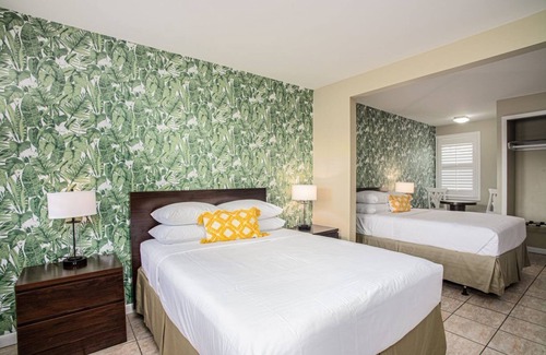 St. Augustine Hotel | Digital Retro Boutique Hotel - Double Full with Breakfast Nook near Downtown St. Augustine & the Beach
