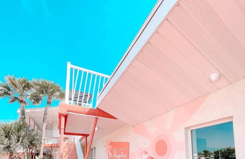 St. Augustine Hotel | Digital Retro Boutique Hotel - Double Full with Breakfast Nook near Downtown St. Augustine & the Beach