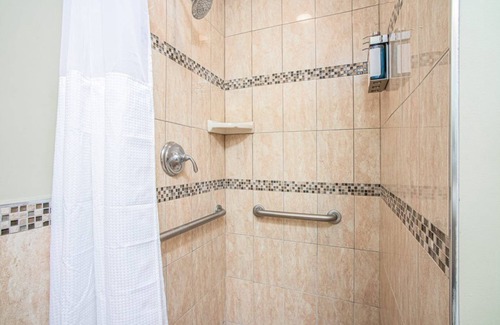 St. Augustine Hotel | Digital Retro Boutique Hotel - Wheelchair Accessible Single Queen Near Downtown St. Augustine & the Beach