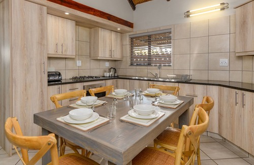 Madibeng Apartment | Dikhololo