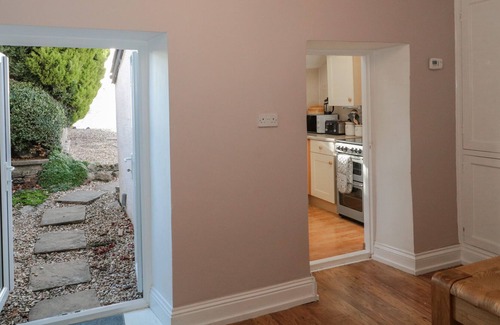 Ilminster Cottage | DILLY DALLY, pet friendly, with open fire in Ilminster
