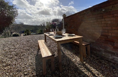 Ilminster Cottage | DILLY DALLY, pet friendly, with open fire in Ilminster