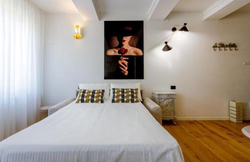 Old Town Apartment | Dimora d'autore - L'arte di Vivere Modena