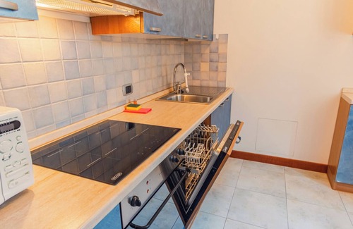 Sirmione Apartment | Dimora dei Colori - Two Bedroom Apartment, Sleeps 6