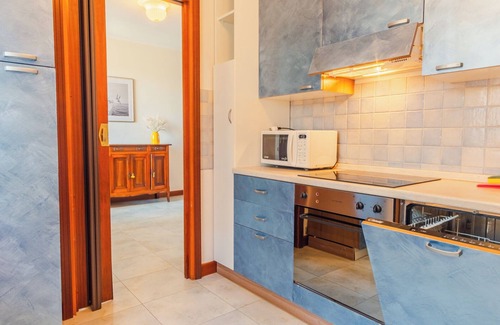 Sirmione Apartment | Dimora dei Colori - Two Bedroom Apartment, Sleeps 6