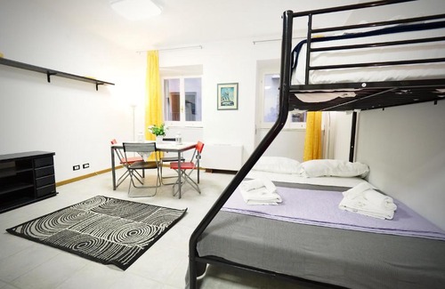 Genoa Historical Centre Apartment | DIMORA SOTTORIPA DI FRONTE ALL ACQUARIO - GENOVABNB it