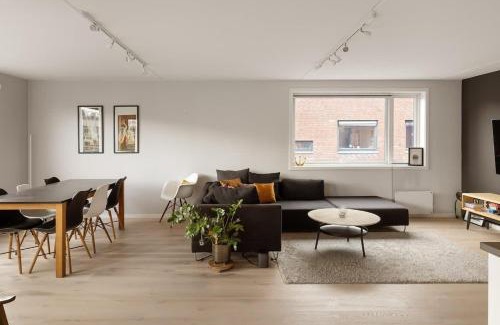 Grunerlokka Apartment | DINBNB APARTMENTS l 15min to C Station l Huge Social Space l Balcony