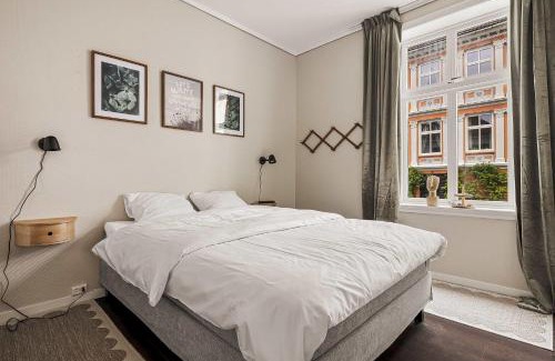 Bergen City Centre Apartment | DINBNB Apartments l 250m to Bryggen l Backyard l Smart-TV l 6 Guests