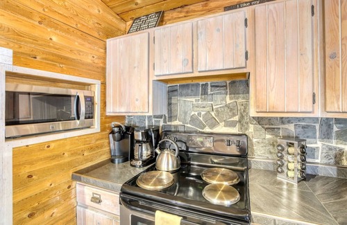 Lead Cabin | Dino`s Den - 1 block from the slopes! Hot tub and firepit!