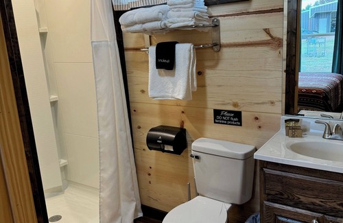 Glen Rose Cabin | Dinosaur Valley RV Park Cabin 7