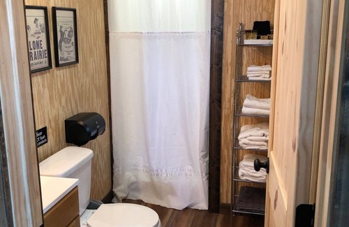 Glen Rose Cabin | Dinosaur Valley RV Park Cabin 3