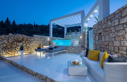 Skinaria Villa | Dion Villa - Pool & Jacuzzi - Sleeps 4 - Zakynthos