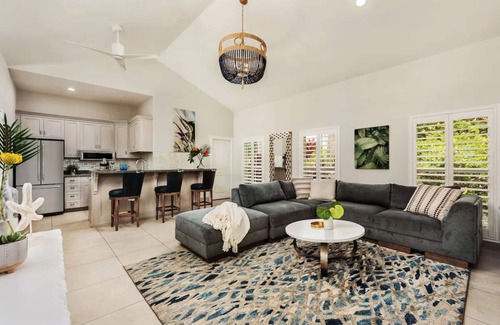 Islamorada House | Dip Your Toes In The Sand! Beachfront, Pool, Near History of Diving Museum