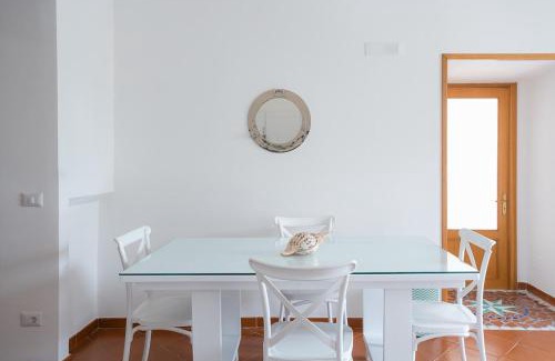Meta Apartment | Dipintoditurchese, appartamento sul mare di Sorrento