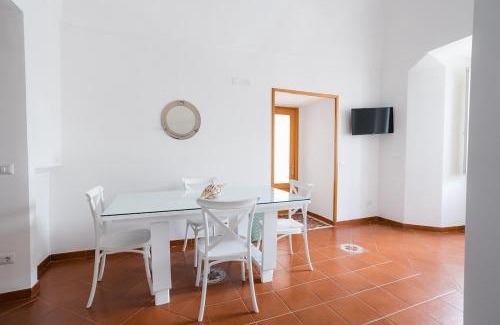 Meta Apartment | Dipintoditurchese, appartamento sul mare di Sorrento