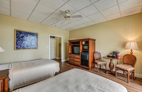 Naples Apartment | Direct 10,000 Islands Access POI Resort Studio