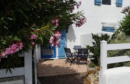 La Gueriniere House | Direct access to the sea! 3-minute walk to the beach.