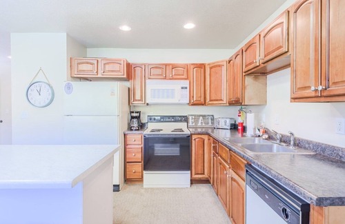 Laketown House | Direct Beach Access & Boat Ramp! 5BR Bear Lake Retreat