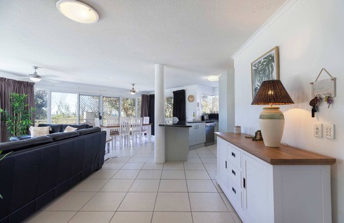 Buddina Apartment | Direct Beach Access - Surfside Buddina Apt