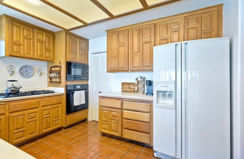Carlsbad Village Apartment | Direct Beach Access + Views – Carlsbad 2BR Upper Unit