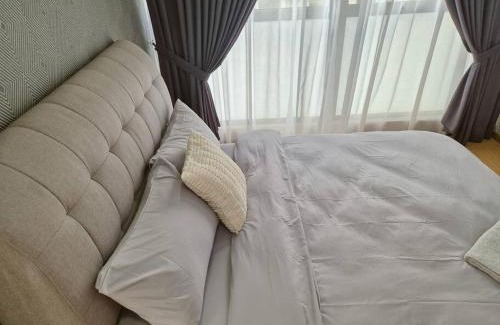 Central District Apartment | Direct mall access & beach - Large group 8 pax