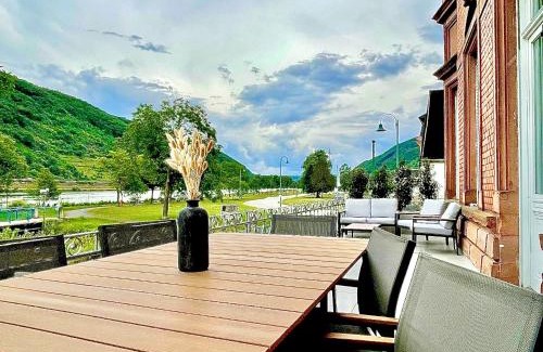 Sankt Aldegund Apartment | Direct Moselle view 200m² 4 SZ 10Pers Terrace
