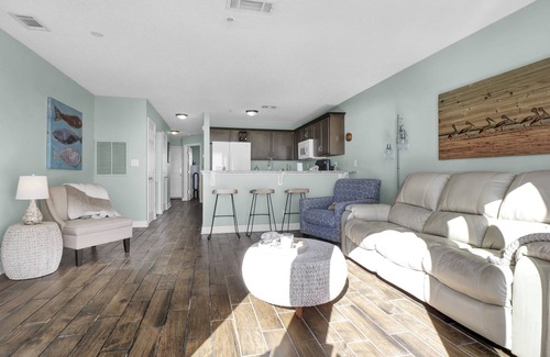 McCutcheon Field Condo | Direct ocean view Villa Capriani - just renovated!