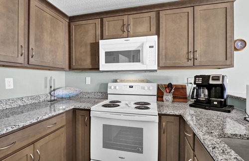 McCutcheon Field Condo | Direct ocean view Villa Capriani - just renovated!