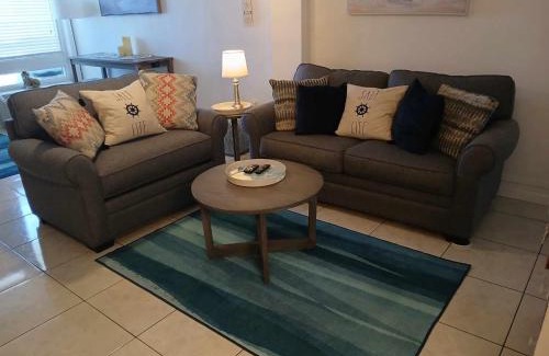 South Peninsula Historic District Apartment | Direct ocean front view 1 bedroom Open Pool Ocean J