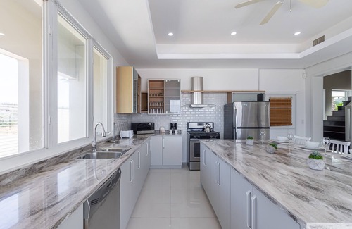 Malmok Villa | DIRECT OCEAN FRONT Villa w/Private Pool! Boca Catalina MALMOK!