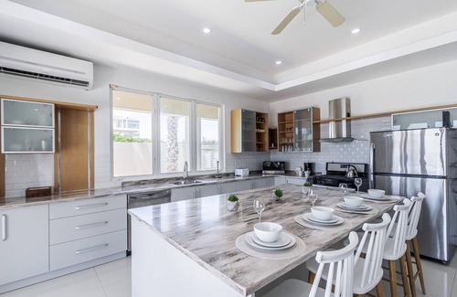 Malmok Villa | DIRECT OCEAN FRONT Villa w/Private Pool! Boca Catalina MALMOK!