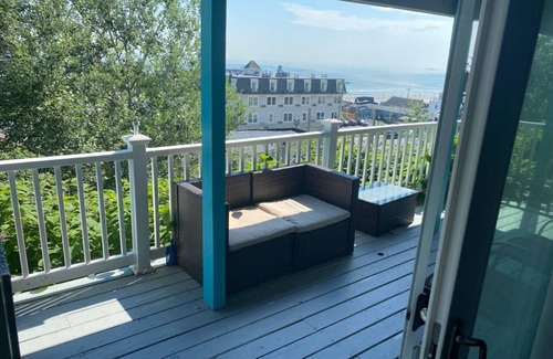 Hull Condo | Direct ocean view 2 bed 2 bath walk to beach