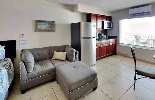 East Daytona Condo | Direct Ocean Views, Clean & Cozy Studio – Walk to Dining & Beach Fun
