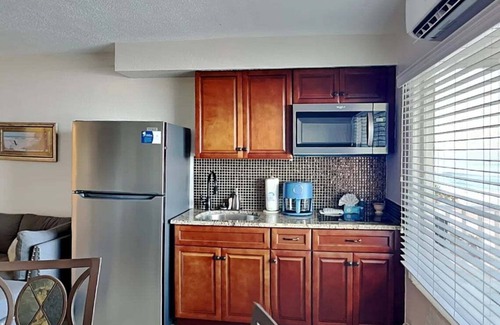 East Daytona Condo | Direct Ocean Views, Clean & Cozy Studio – Walk to Dining & Beach Fun